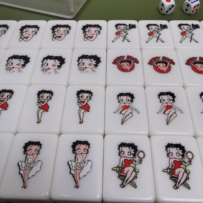 Seaside Escape Tile Game Betty Boop 33 blocks X-Large mahjong (for one player)