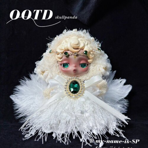 Skullpanda v3 Sandman Handmade Outfit – Elegant White Feather Dress with Emerald Gem | Fits Moldy Muffin also