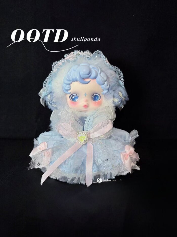 Skullpanda Dew Handmade Outfit – Eisblaues Spitzenfeen-Outfit des Tages